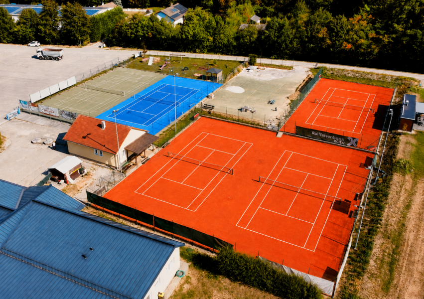 Tennisplatz1_KI Tennisplatz1_KI